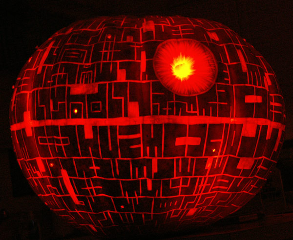 Pumpkin Carving: Deathstar 2008 - Noel