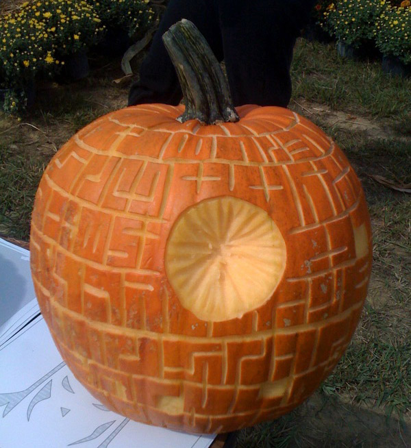 Pumpkin Carving: Mini Me Deathstar - Noel