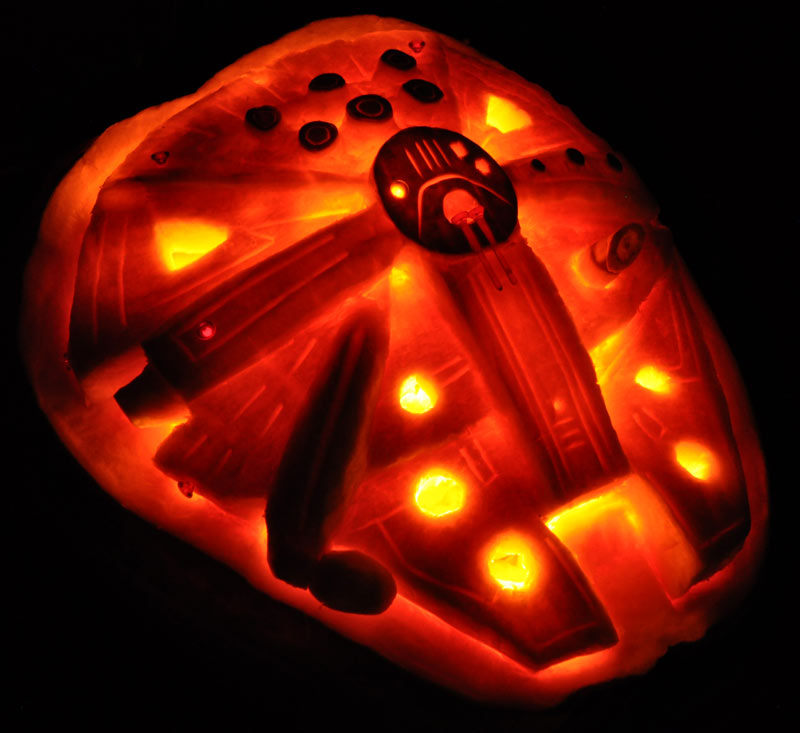 Pumpkin Carving: Millennium Falcon - Star Wars - Noel