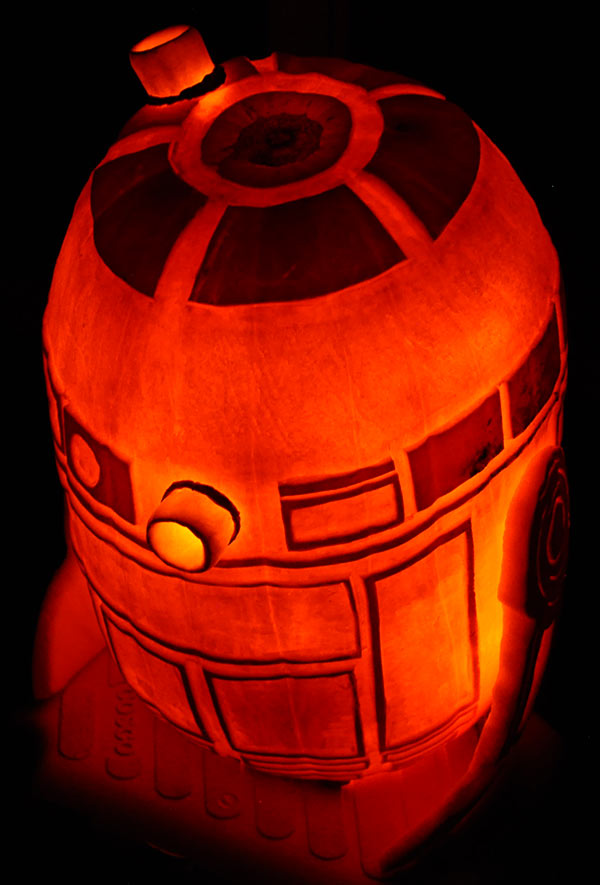 Pumpkin Carving: R2D2 - Star Wars - Noel