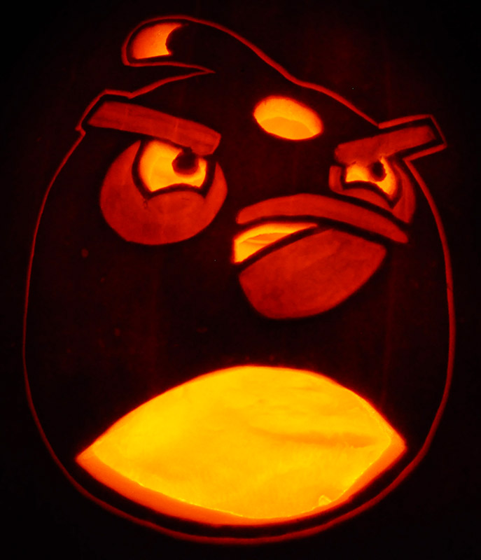 Pumpkin Carving: Angry Birds Bomb Bird - Noel