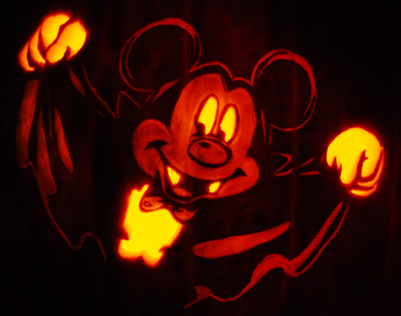 Pumpkin Carving: Mickey Vamp - Nam